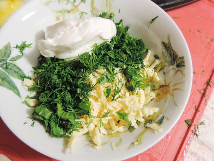 Скумбрия, запеченная с лимоном и сырной начинкой