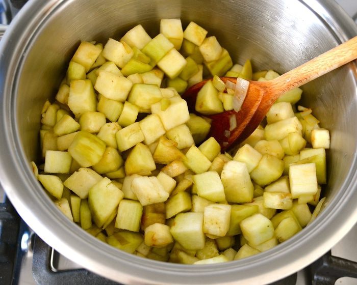 Томатно-баклажановый суп с нутом