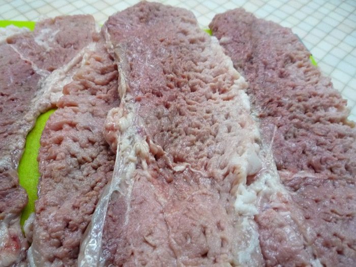 Рулетики из свинины с черносливом