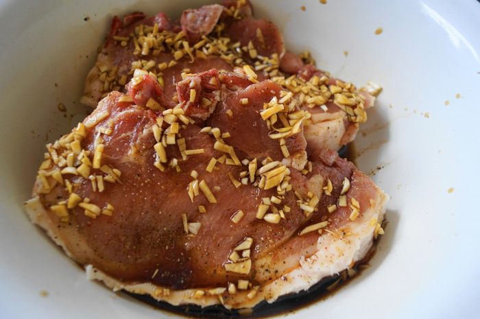 Свиная отбивная на кости с медовым маринадом + салат &amp;quot;Скоро весна&amp;quot;