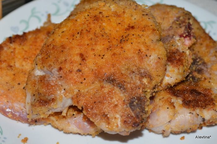 Свиные котлеты со сливочным соусом и беконом