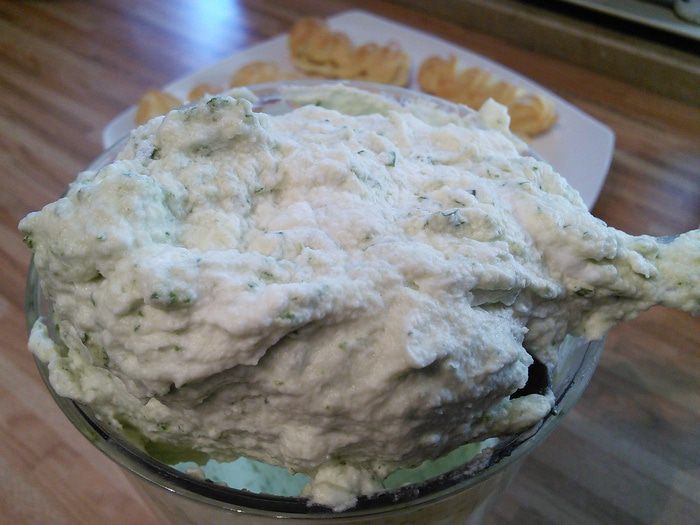 Эклеры с клубникой и базиликовым кремом 