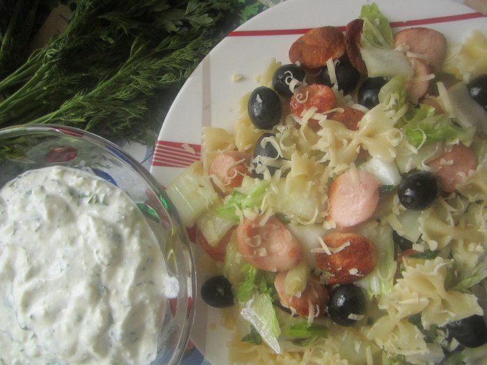 Салат из пасты с легким йогурто-творожным соусом