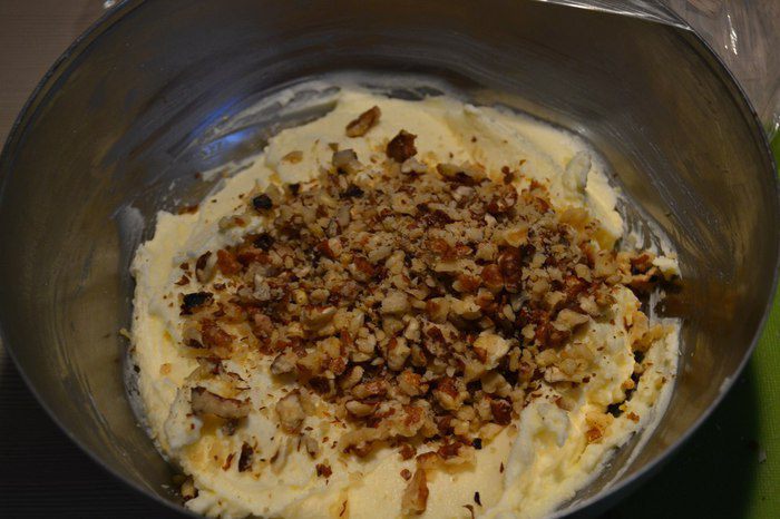 Сливочная пасха с грецкими орехами и финиками