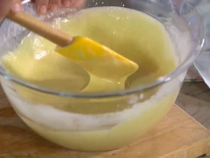 Сливочная запеканка с яблоком и ежевикой 