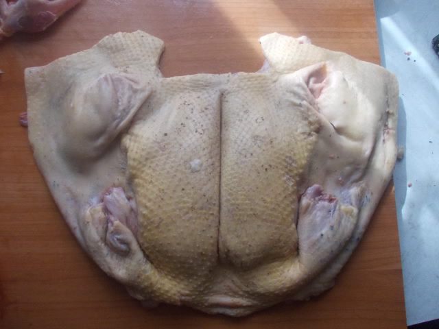 Рулет из утки с финиками и орехами