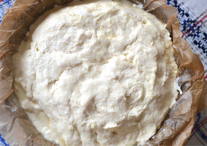 Домашний сырный пирог с луком