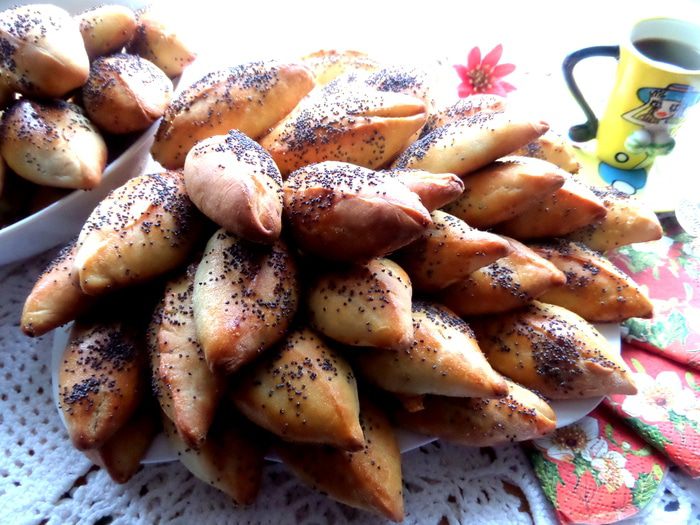 Мини-пирожки с капустой, сельдереем, шпинатом и сыром