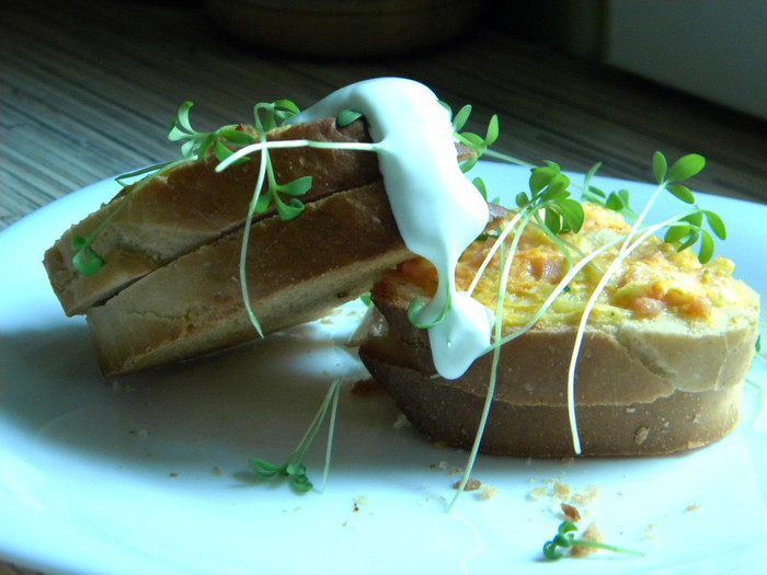 Нежно-хрустящие бутерброды из духовки