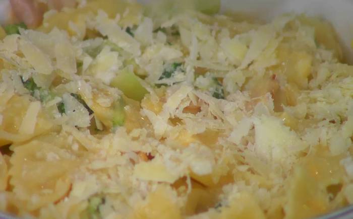 Паста, запеченная с тыквой и брокколи