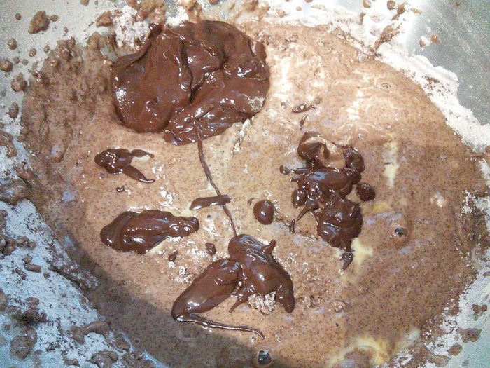 Шоколадные маффины под сливочной шапочкой