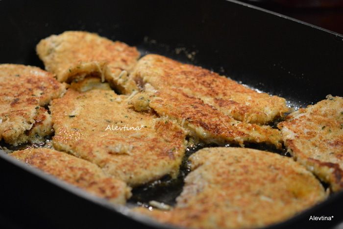 Куриные грудки с пармезаном