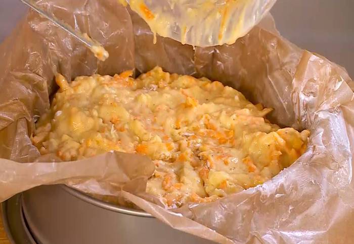 Медовый пирог с морковью, бананом и орехами 