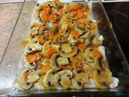 Рыба, запеченная с овощами