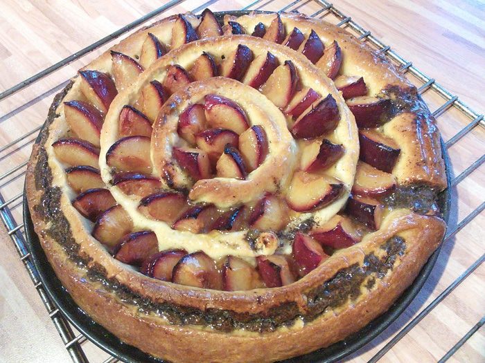 Сливовый тарт с маковой начинкой 