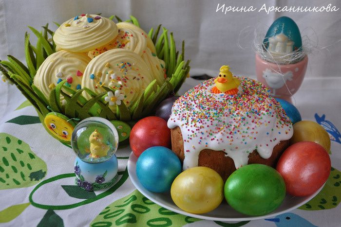 Коньячный кулич с изюмом, цукатами и орехами