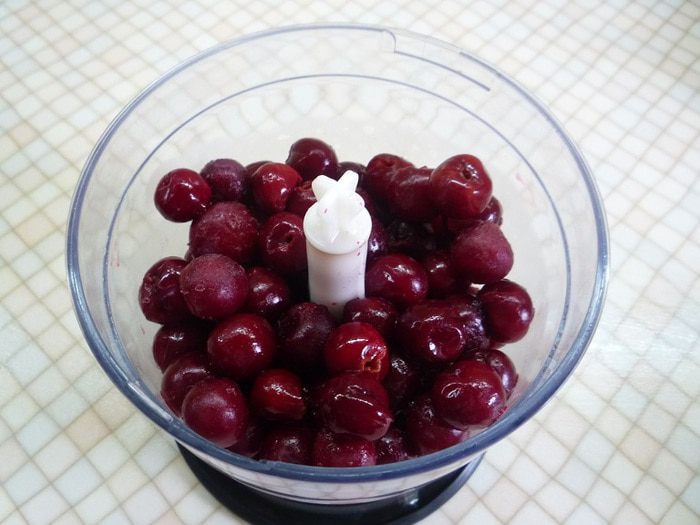 Сливочно-вишневое суфле с творогом и шоколадом