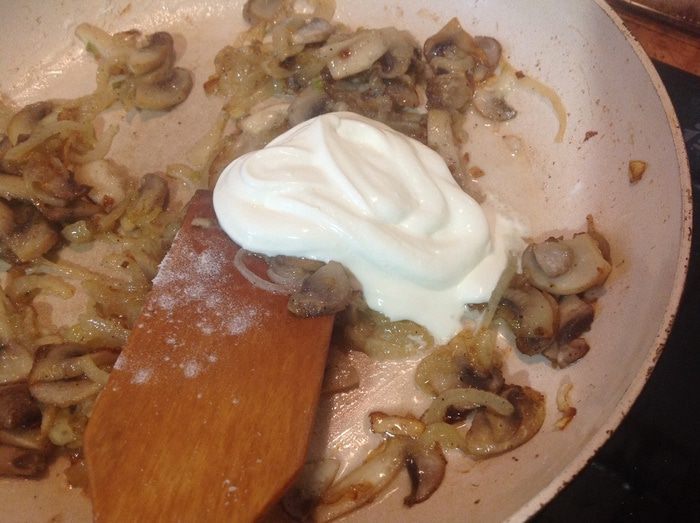 Картофельные гнезда с курицей и грибами