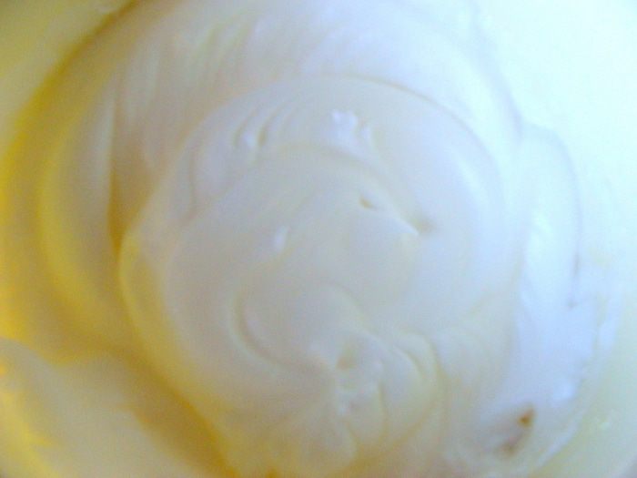 Творожно-белковый пирог с айвой