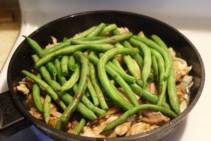 Спаржевая фасоль с курицей