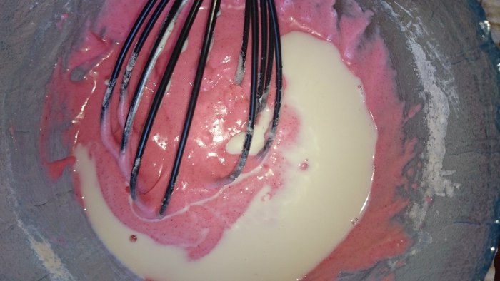 Холодный розовый чизкейк