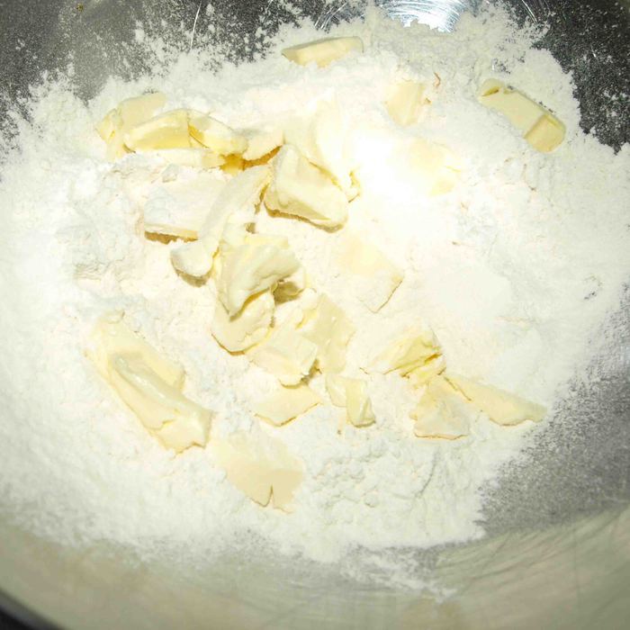 Пирог с беконом и яйцами