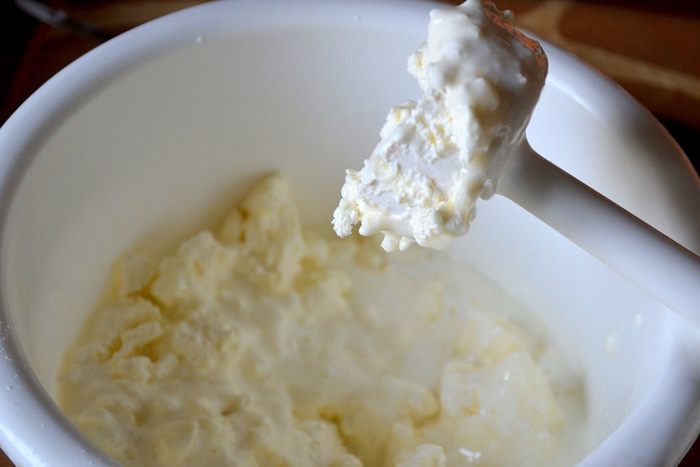 Десерт из творога и слив