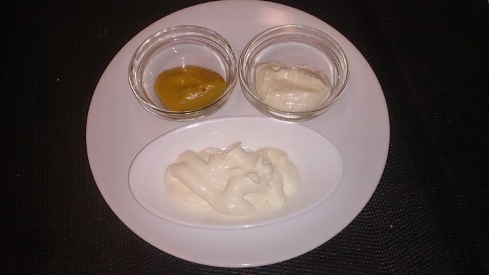 Печеный картофель с беконом, зеленым луком и чесноком