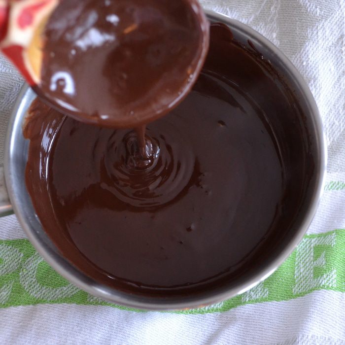 Шоколадный пирог с яблоками