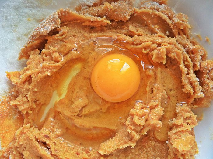 Арахисовое печенье с шоколадом и фруктами