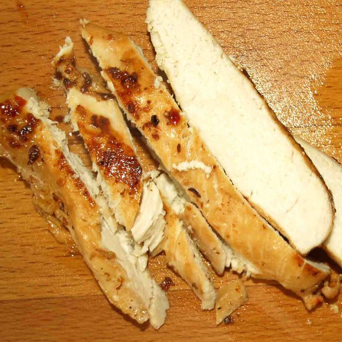 Теплый салат из пипе ригате с курицей и шпинатом