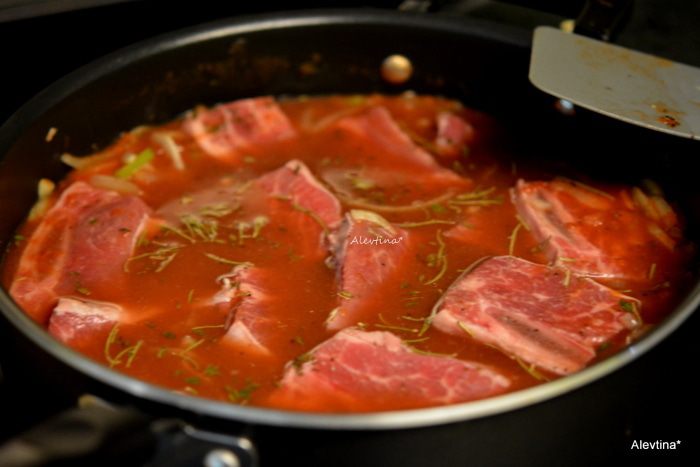 Тушеные ребрышки с овощами