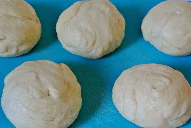 Сдобные булочки с кунжутом