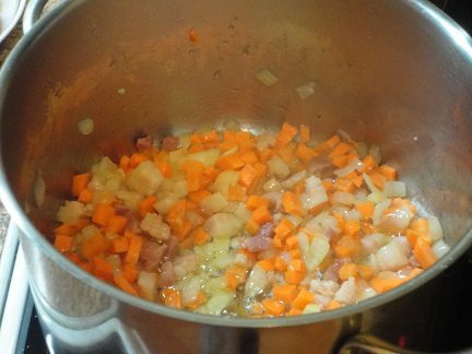 Томатный куриный суп с перловкой