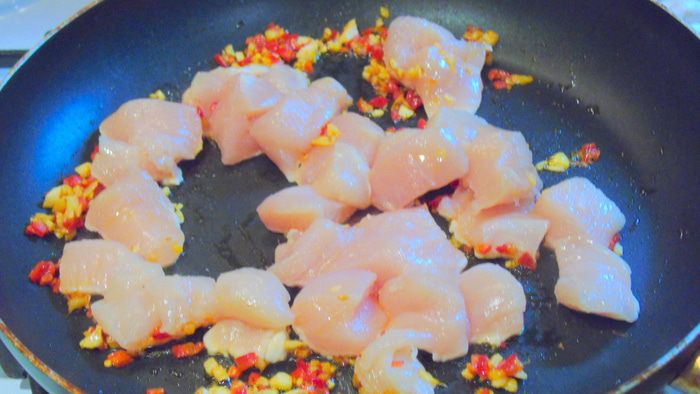 Карамелизированная курица на грибной подушке