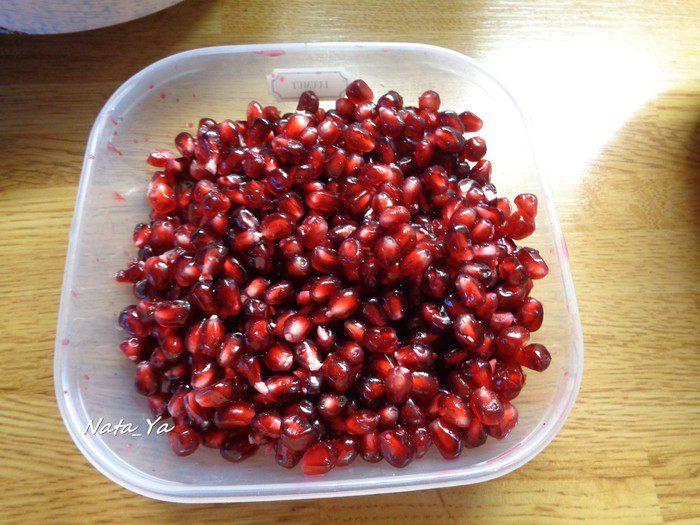 Салат с булгуром, гранатом и фисташками