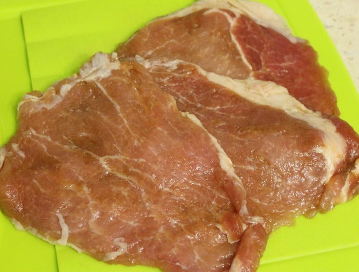Рулетики из свинины с нори и вялеными помидорами