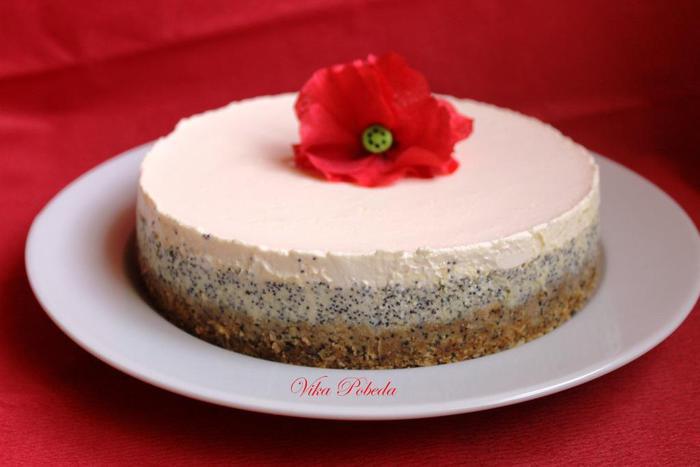 Маковый чизкейк под лимонно-сметанным топпингом