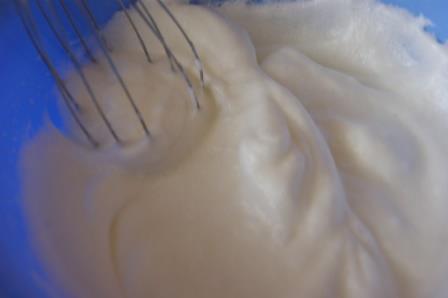 Воздушный мусс из черной смородины