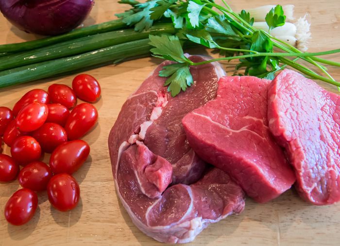 Теплый салат с мясом и мандаринами