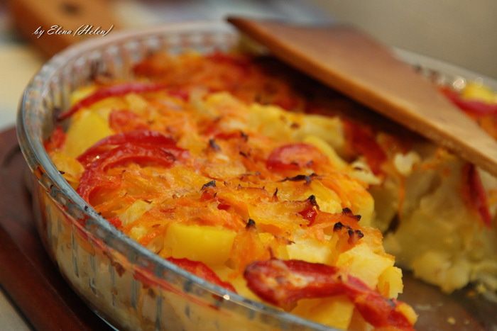 Овощная запеканка из цветной капусты и картофеля