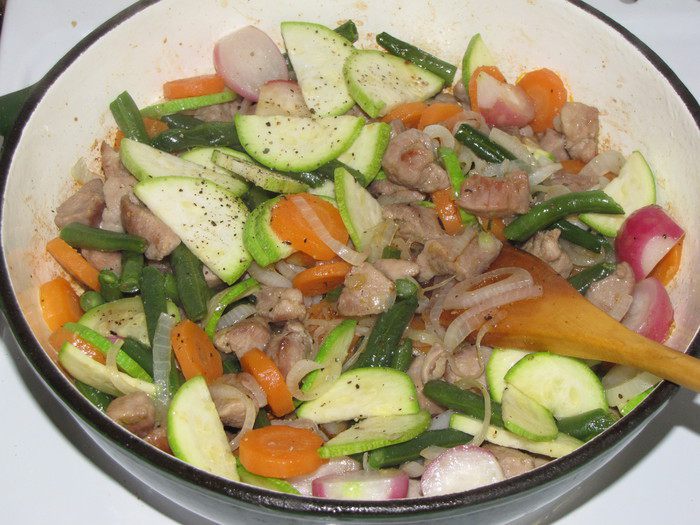  Филе индейки с молодыми овощами