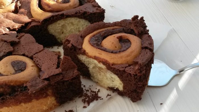 Шоколадный пирог с булочками