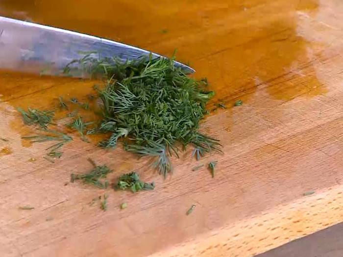 Салат из зеленой чечевицы с апельсином и копченой рыбой 
