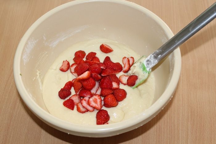 Йогуртовый кекс с клубникой