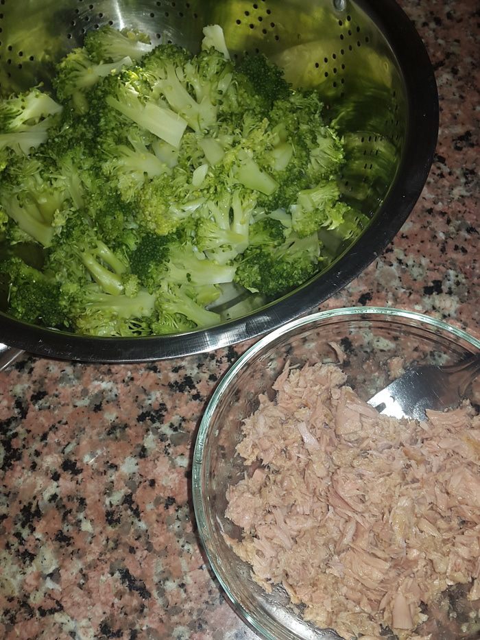 Киш с брокколи, тунцом и сыром
