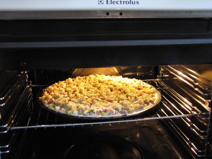 Открытый пирог с мясом, картофелем и цукини
