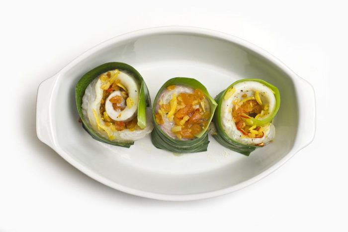 Рыбное филе в листьях лука-порея