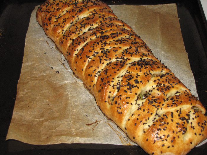 Летний пирог с лисичками и капустой