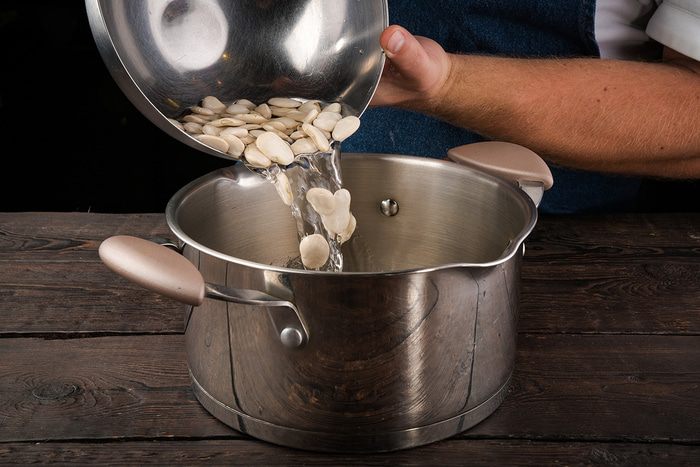 Салат с козьим сыром, фасолью и сладким перцем